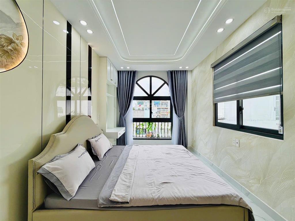 Nhà xây mới chính chủ đường phan huy ích ngay emart phan huy ích dt 6 x 11 trệt 3 lầu ô tô giá 7 tỷ