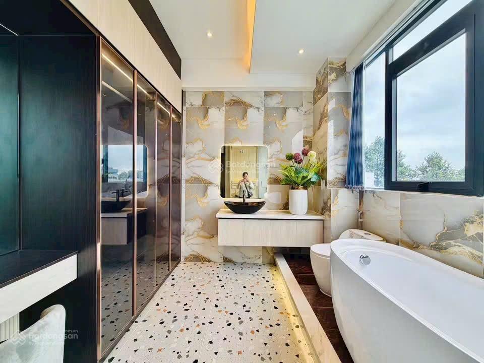 Siêu phẩm đường huỳnh văn nghệ p 12 sát bên nhà ga t3 dt 4,4 x14 trệt lửng 4 lầu hẻm 8 m giá 12 tỷ