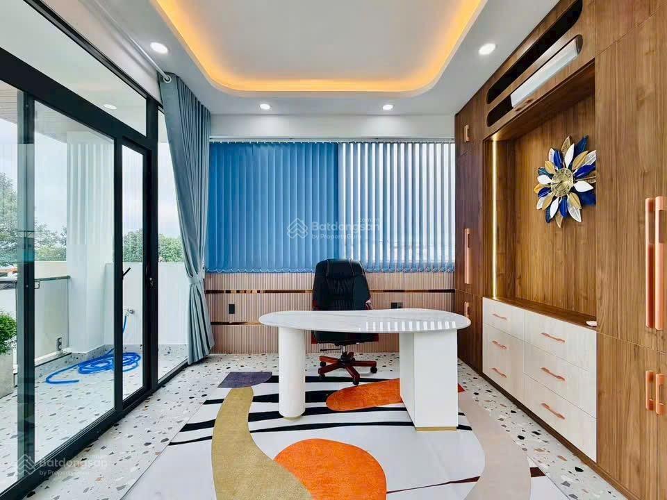 Siêu phẩm đường huỳnh văn nghệ p 12 sát bên nhà ga t3 dt 4,4 x14 trệt lửng 4 lầu hẻm 8 m giá 12 tỷ