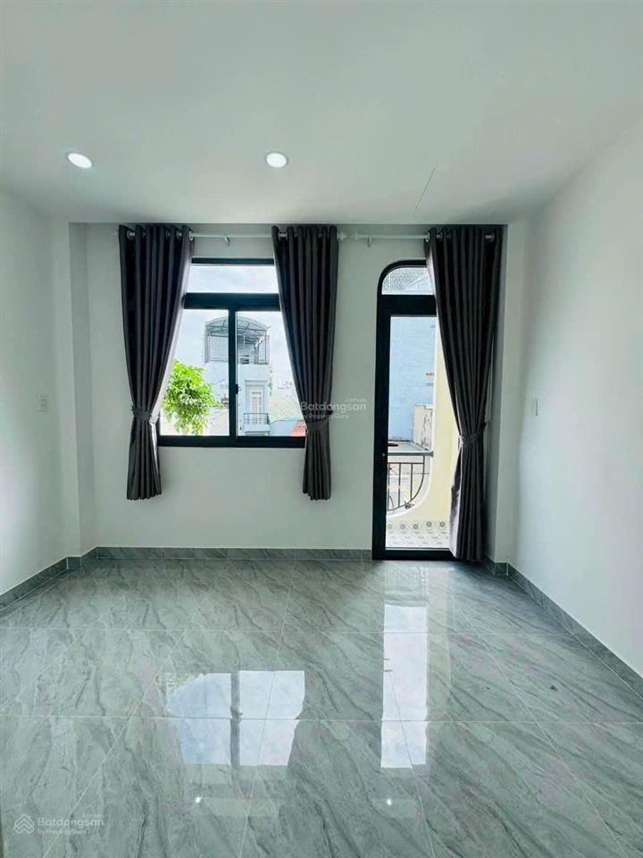 Nhà chinh chủ thuộc đường buì quang là dt ngang 4 dài 10 trệt 2 lầu hẻm xe hoi giá hơn 5 tỷ