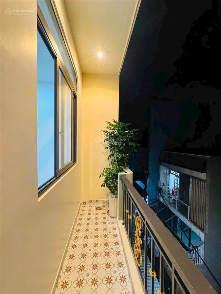 Nhà chinh chủ thuộc đường buì quang là dt ngang 4 dài 10 trệt 2 lầu hẻm xe hoi giá hơn 5 tỷ