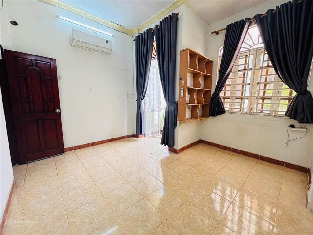 Nhà diện tích lớn nhưng giá cực mềm
giá hơn 3 tỷ nhà nguyễn tư giản gv ngang 4,2 dài 11 trệt lầu