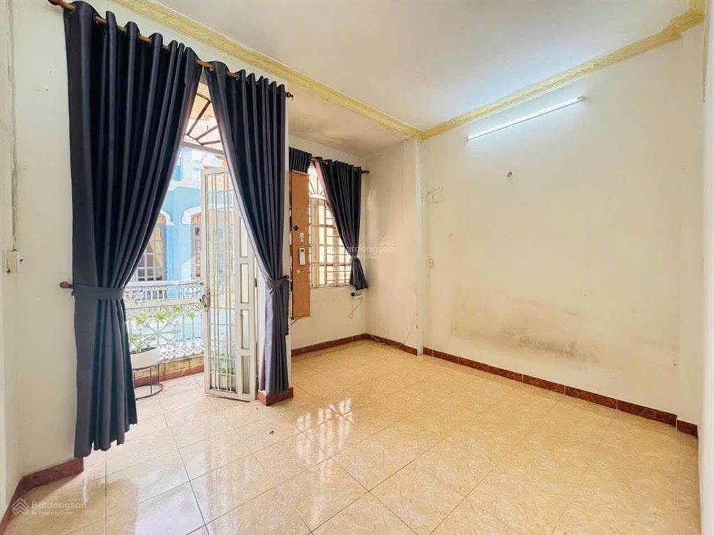 Nhà diện tích lớn nhưng giá cực mềm
giá hơn 3 tỷ nhà nguyễn tư giản gv ngang 4,2 dài 11 trệt lầu
