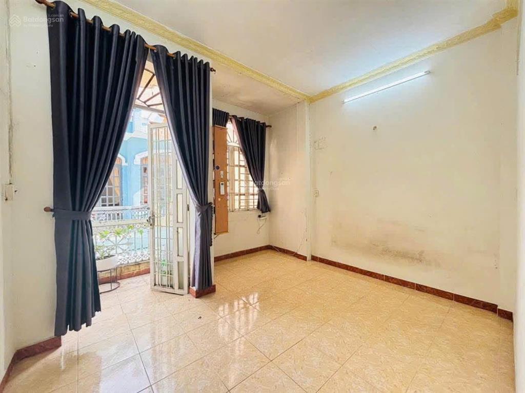 Nhà diện tích lớn nhưng giá cực mềm
giá hơn 3 tỷ nhà nguyễn tư giản gv ngang 4,2 dài 11 trệt lầu