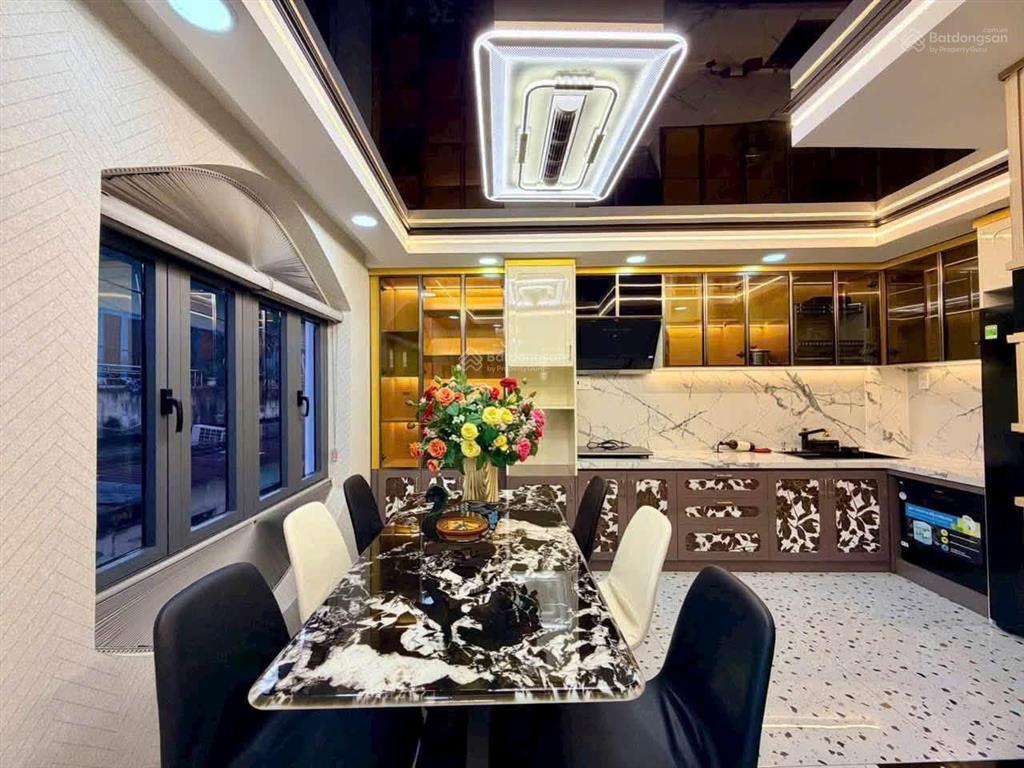Mặt tiền hẻm thông ngay trực ale văn thọ sát bên đường quag trung dt 9 x5,5 trệt 4 lầu giá hơn 8 tỷ