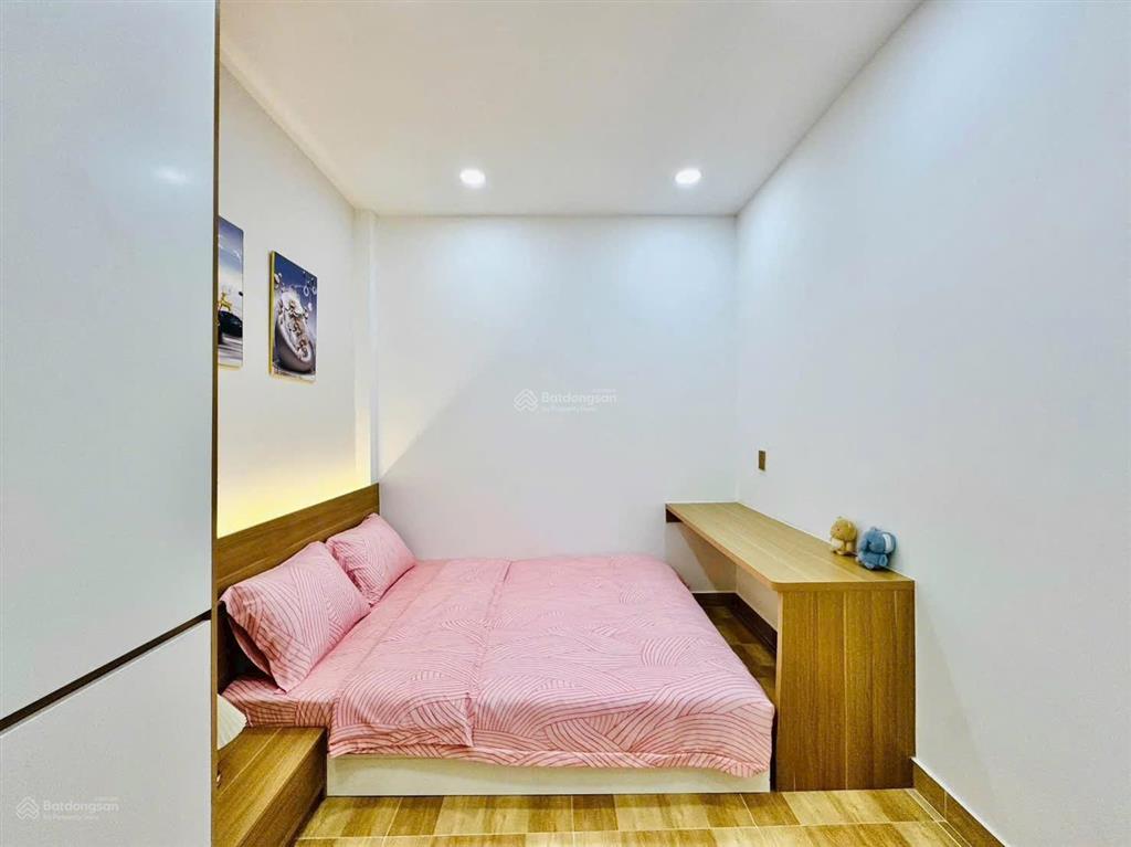 Mặt tiền vừa ở và kinh doanh đường buì quang là ngang 4 dài 20 no hậu chữ l 7,6 m giá 8 tỷ 9
