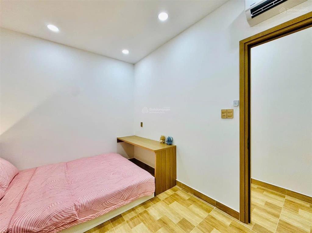 Mặt tiền vừa ở và kinh doanh đường buì quang là ngang 4 dài 20 no hậu chữ l 7,6 m giá 8 tỷ 9