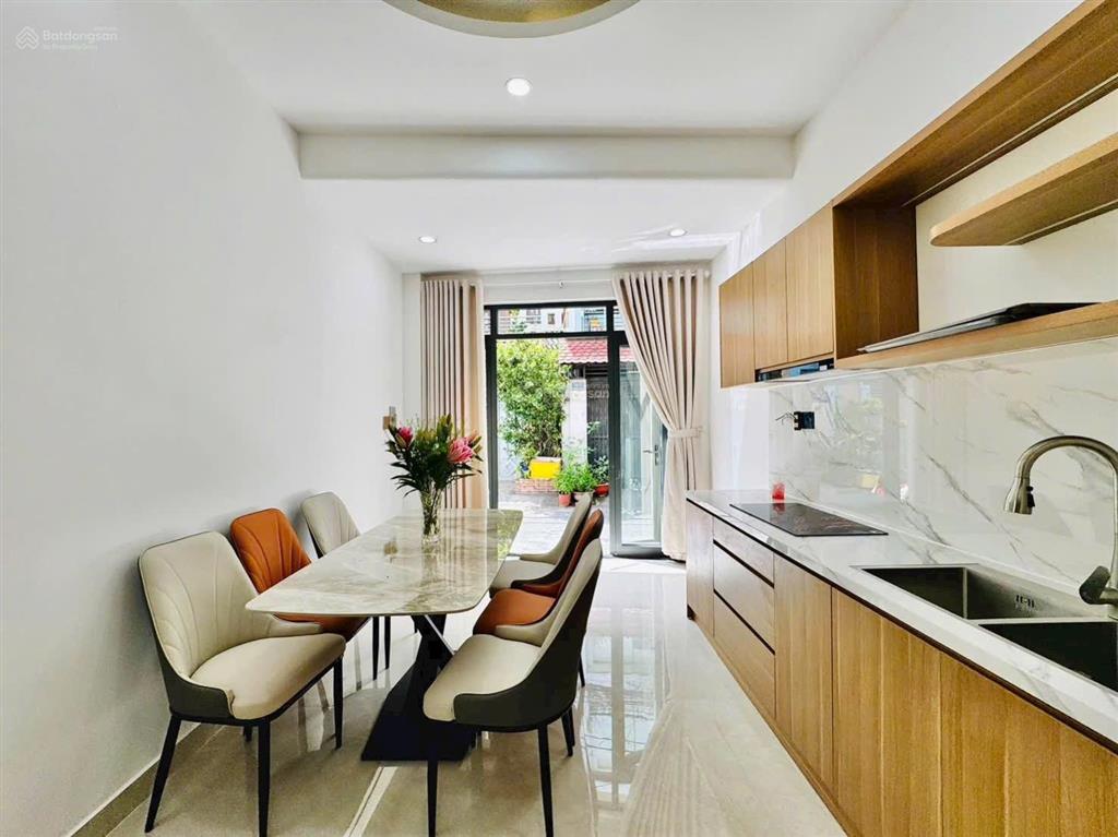 Mặt tiền vừa ở và kinh doanh đường buì quang là ngang 4 dài 20 no hậu chữ l 7,6 m giá 8 tỷ 9