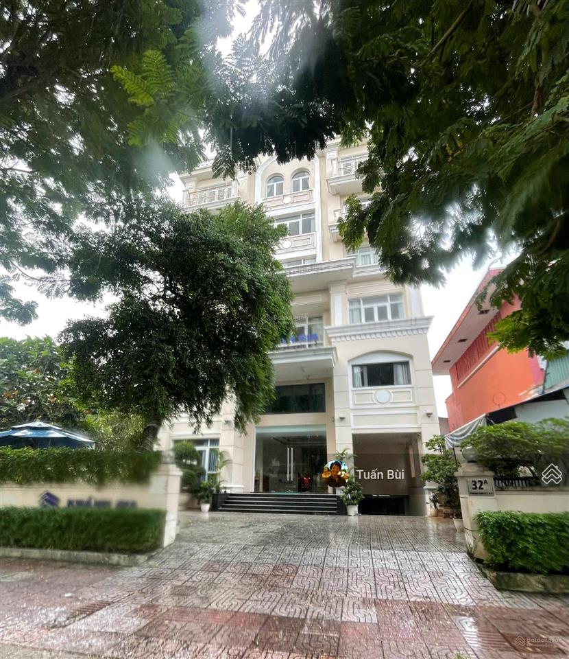 Ngộp  bán gấp nhà mặt phố dòng tiền hơn 400m2 sàn  ngay mặt tiền trục xương sống q10