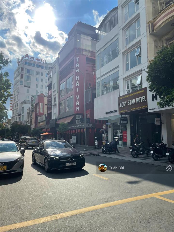 Bán ks trung tâm q1 dòng tiền khai thác 300  500tr/tháng tài sản hiếm tại phố tây