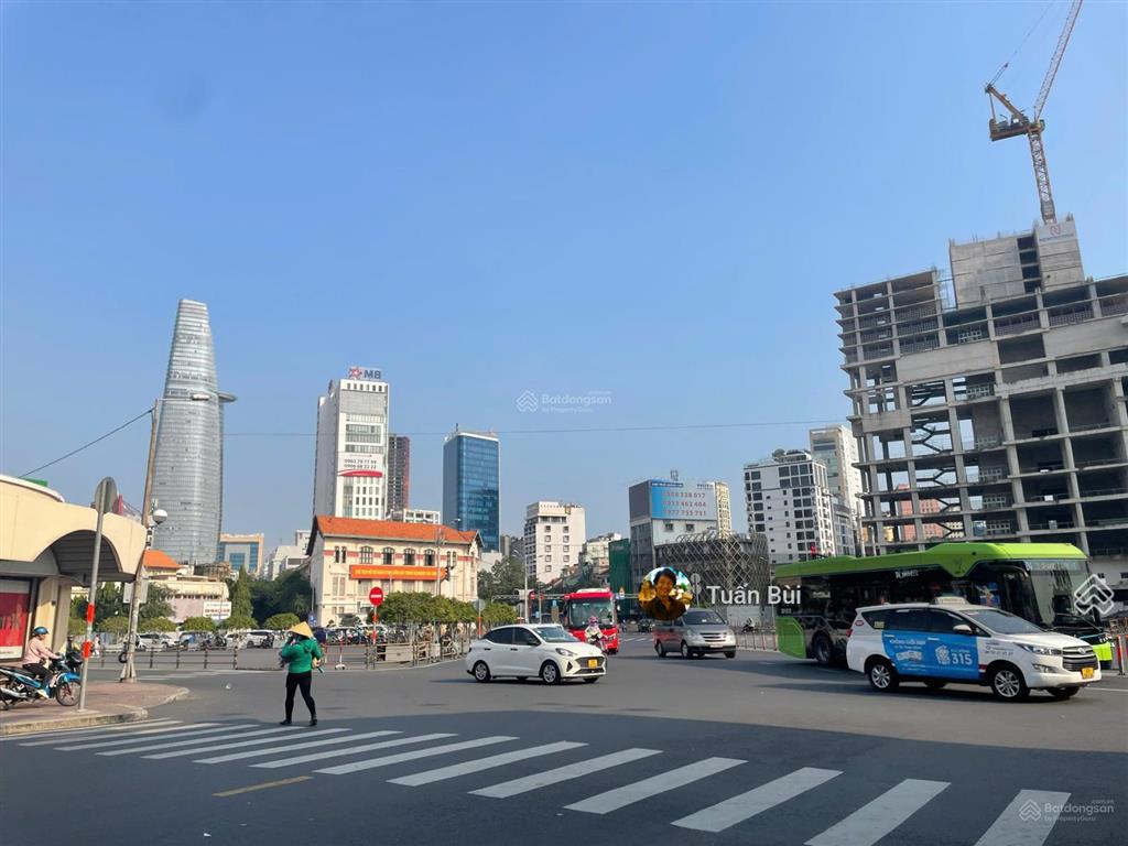 Bán gấp building hạng a  11 tầng mặt tiền lê lai, bến thành, q1. dt 18.8x33m