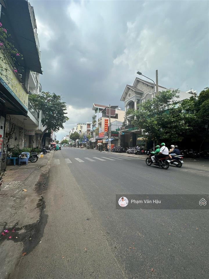 Tốt nhất đường độc lập, khuôn 9x30m ngay góc độc lập  kênh nước đen sầm uất, giá chỉ 145tr/m2