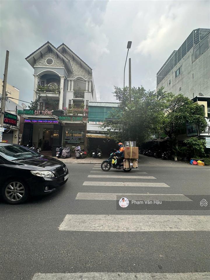 Tốt nhất đường độc lập, khuôn 9x30m ngay góc độc lập  kênh nước đen sầm uất, giá chỉ 145tr/m2