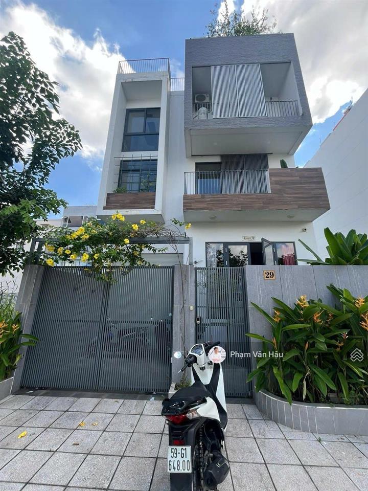Bán gấp biệt thự 8x20m hầm 4 tầng thang máy villas thủ thiêm, rẻ hơn thị trường 5 tỷ lời ngay