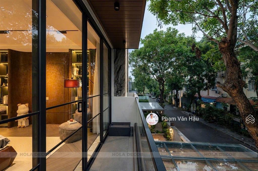 Siêu biệt thự mỹ giang phú mỹ hưng nhà đẹp sang trọng giữa khu cảnh hồ, đáng sống q7