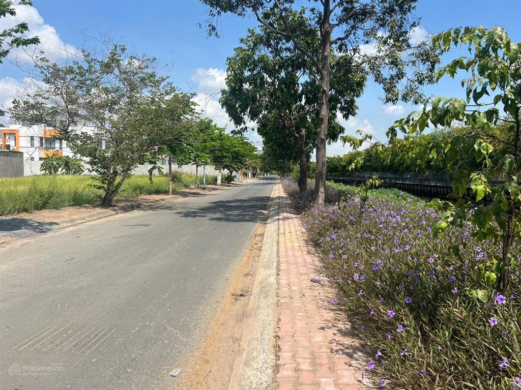 Bán miếng đất 129m2 (6x21,5m) đường nhựa 16m, đường thông thẳng ra quốc lộ 13, xe oto, xe container