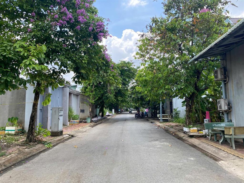 Bán gấp (10x23m) 230m2 xây sẵn kho cho thuê hàng tháng 12 triệu