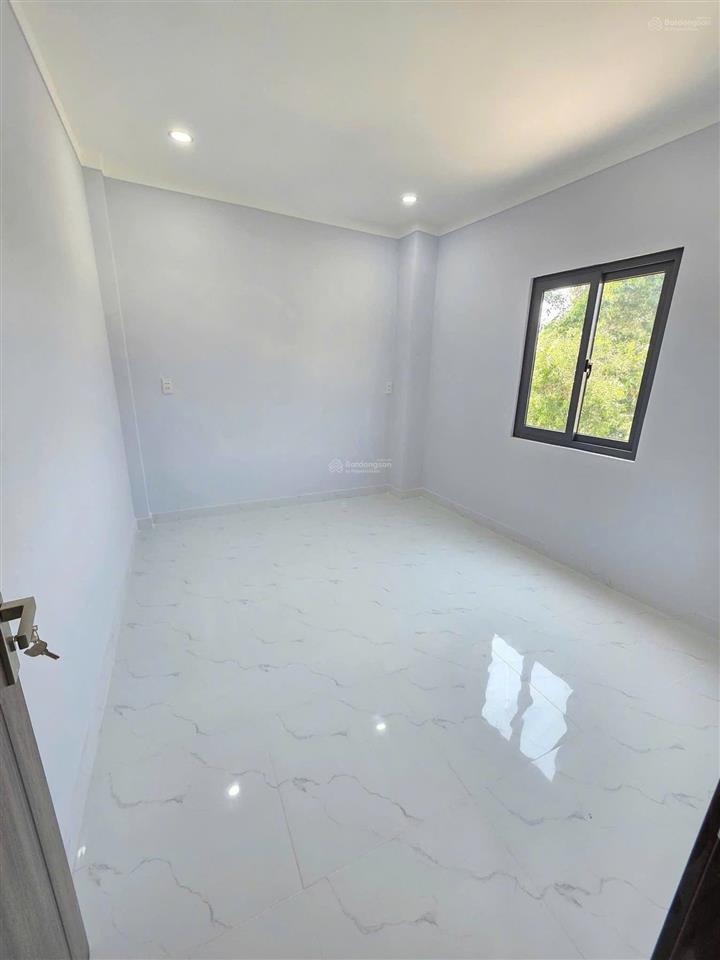 Bán nhà riêng ngay cầu phú long  trạm thu phí lái thiêu quốc lộ 13  84m2 ngang 5m xe ô tô vào nhà