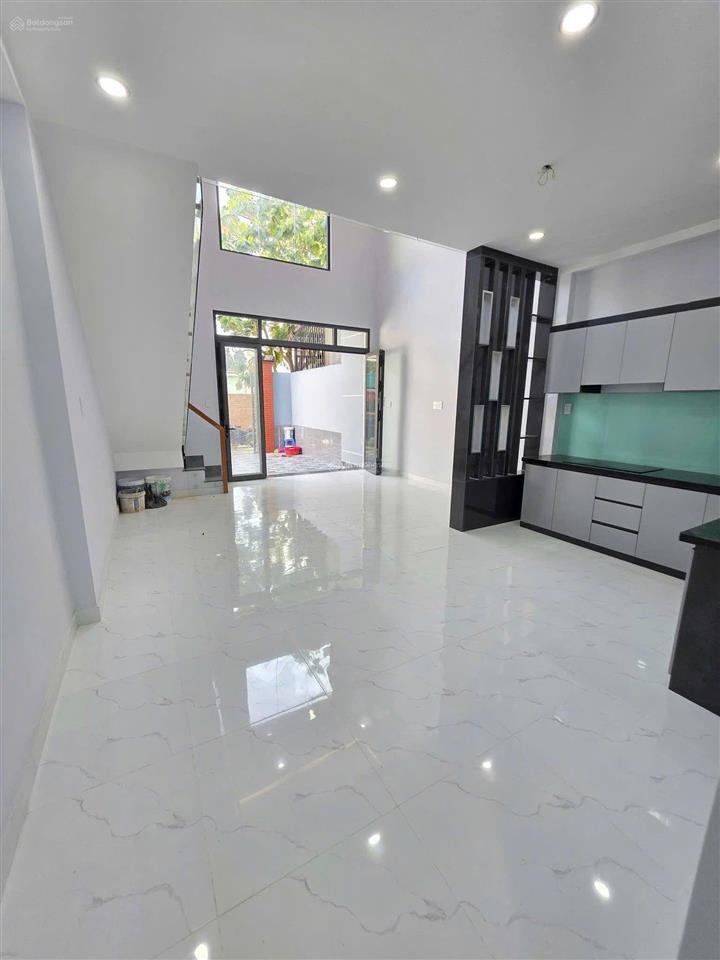 Bán nhà riêng ngay cầu phú long  trạm thu phí lái thiêu quốc lộ 13  84m2 ngang 5m xe ô tô vào nhà