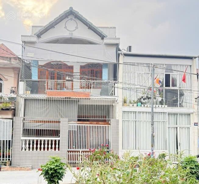 Bán nhà 124m2 (9.3x14)  đường xe hơi thông  vị trí đối diện the emerald boulevard  giá 6.8 tỷ