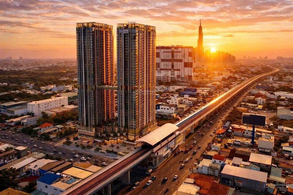 Bán nhà 124m2 (9.3x14)  đường xe hơi thông  vị trí đối diện the emerald boulevard  giá 6.8 tỷ