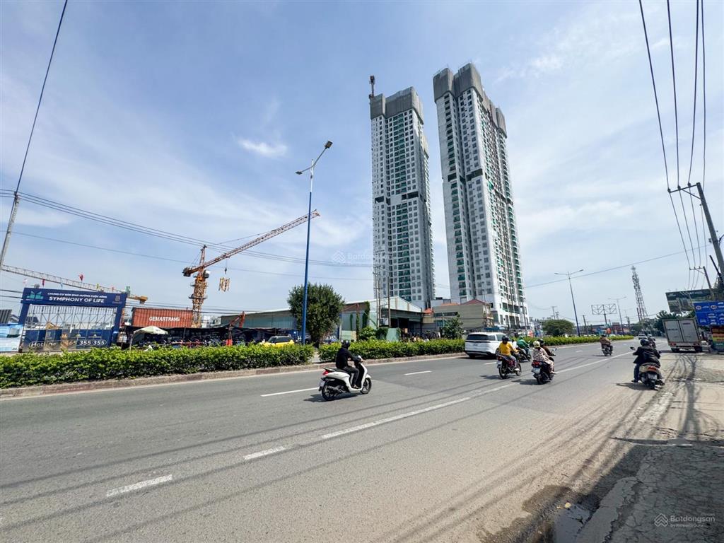 Bán nhà 124m2 (9.3x14)  đường xe hơi thông  vị trí đối diện the emerald boulevard  giá 6.8 tỷ
