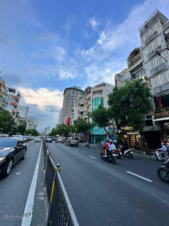 Giảm còn 97 tỷ bán nhà hầm 7 tầng mặt tiền phan đăng lưu 12x22m, đang cho thuê 380 tr/tháng