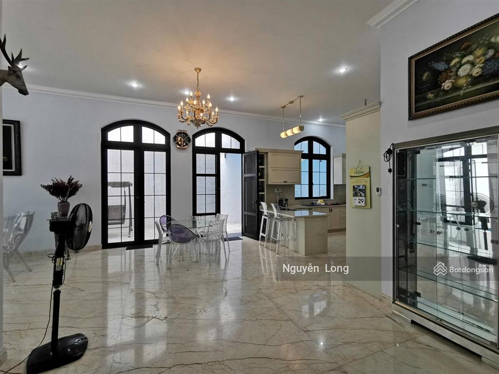 Giảm 100 tỷ bán nhanh tòa nhà hầm 8 tầng 14x32 đường 3 tháng 2 hiện đang cho thuê 900 triệu/tháng