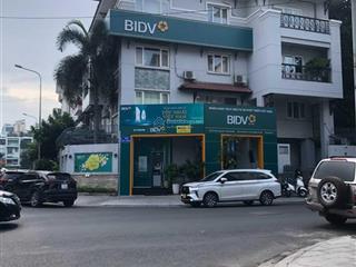 62 tỷ  bán nhà 2mt hoa phượng + phan xích long, 9x20m đang cho ngân hàng bidv thuê 220 tr/tháng