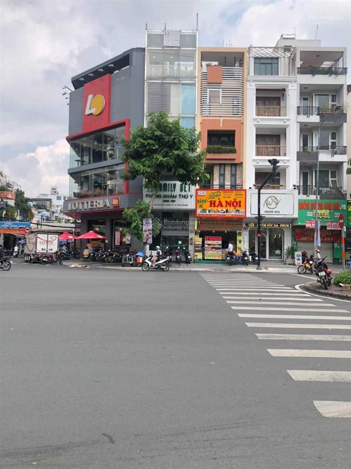 62 tỷ  bán nhà 2mt hoa phượng + phan xích long, 9x20m đang cho ngân hàng bidv thuê 220 tr/tháng