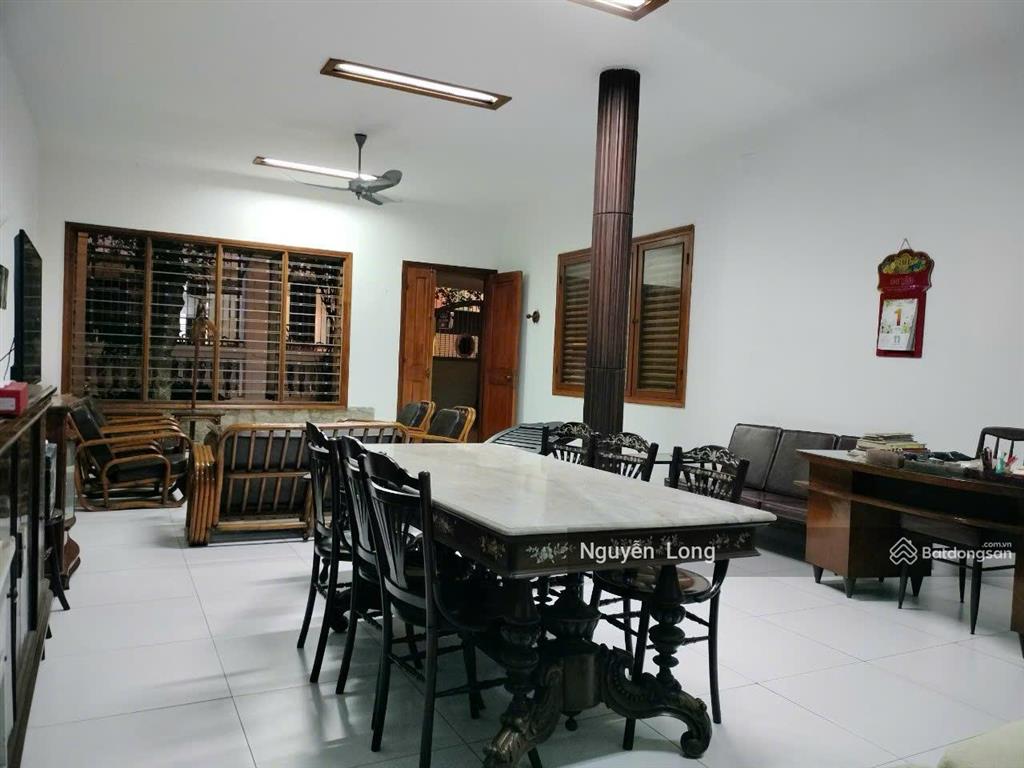 Bán biệt thự vip đường xuân thủy 18x18m 3 tầng đang cho nhà hàng thuê 150tr/tháng giá bán 59 tỷ