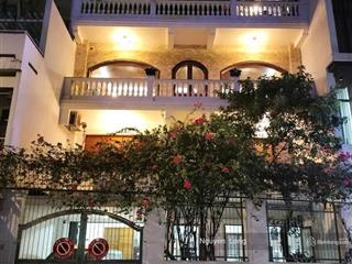 Bán biệt thự vip đường xuân thủy 18x18m 3 tầng đang cho nhà hàng thuê 150tr/tháng giá bán 59 tỷ