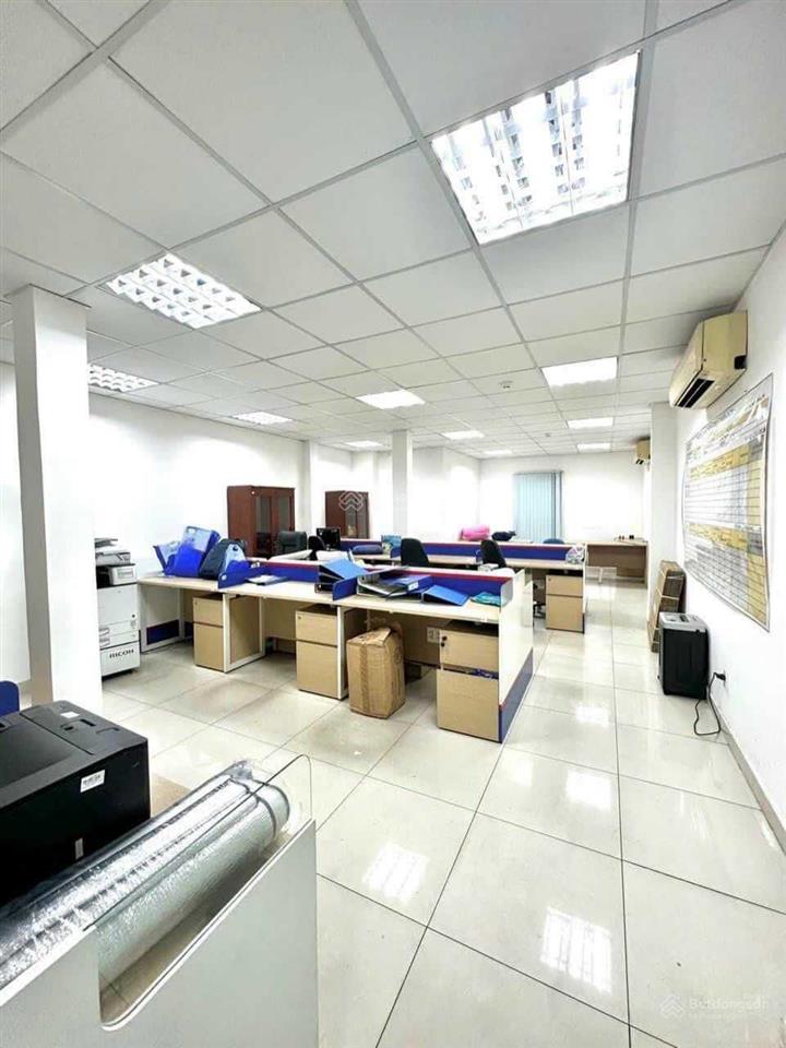 Bán nhà mặt tiền 8x22m phố đi bộ ẩm thực phan xích long, đang cho ngân hàng thuê 250 tr/tháng