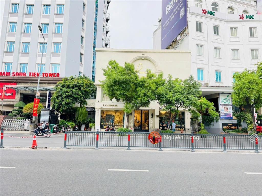 Giảm 50 tỷ bán nhanh mặt tiền nguyễn văn trỗi 18 x 22m, 3 tầng cho thuê 250 triệu/tháng, giá 120 tỷ