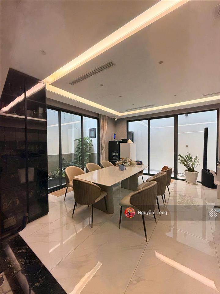 Ngộp bank giảm 50 tỷ bán tòa nhà mt nguyễn trọng tuyển 14x20m h 8 tầng cho thuê 600 triệu/tháng