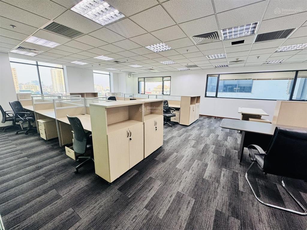 Bql cho thuê văn phòng tại ngõ 82 duy tân, diện tích 590m2 giá nhỉnh 300 k /m2/ tháng (0989 410 ***)