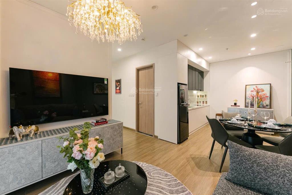 Chính chủ bán căn 2 ngủ +tòa sa5 vinhomes smart city 65m2, full đồ, tầng đẹp, căn góc