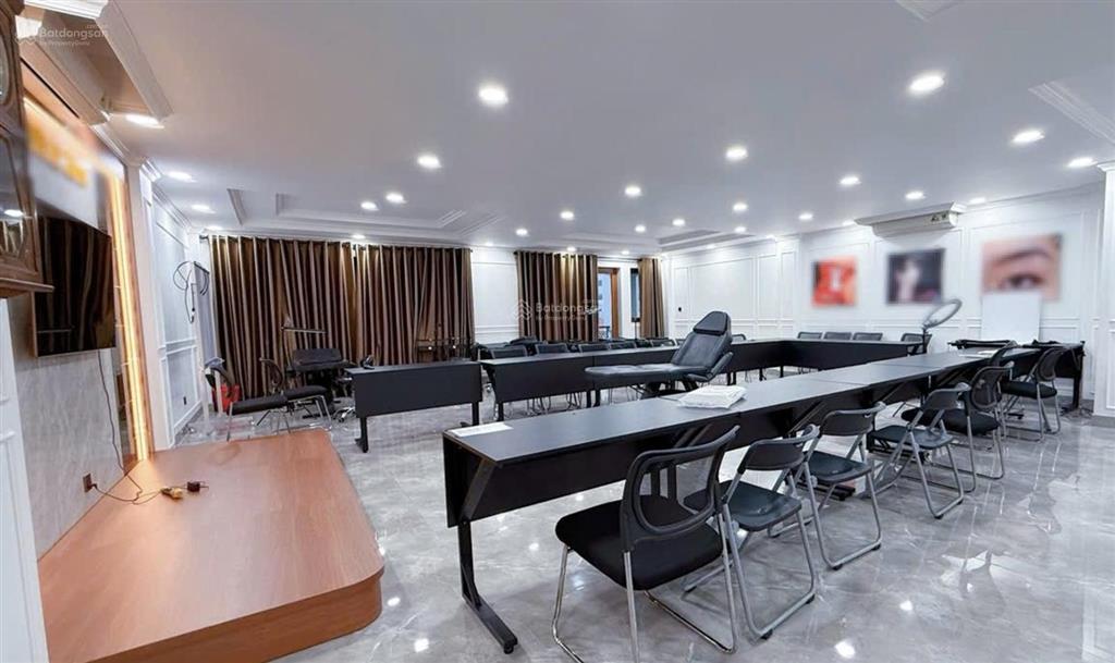 Hiếm,giá tốt,mặt tiền kinh doanh khu lê văn sỹ,phú nhuận  dt 110m2(5.4x21) nhỉnh 26 tỷ