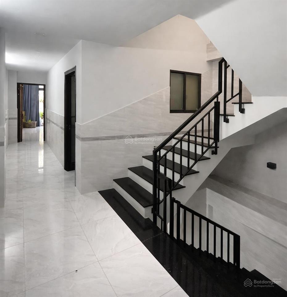 Nhà hiếm ở ngay  sát q1  hxh 7m huỳnh văn bánh  dt 80m2 (4x20m) chỉ 13.9 tỷ tl