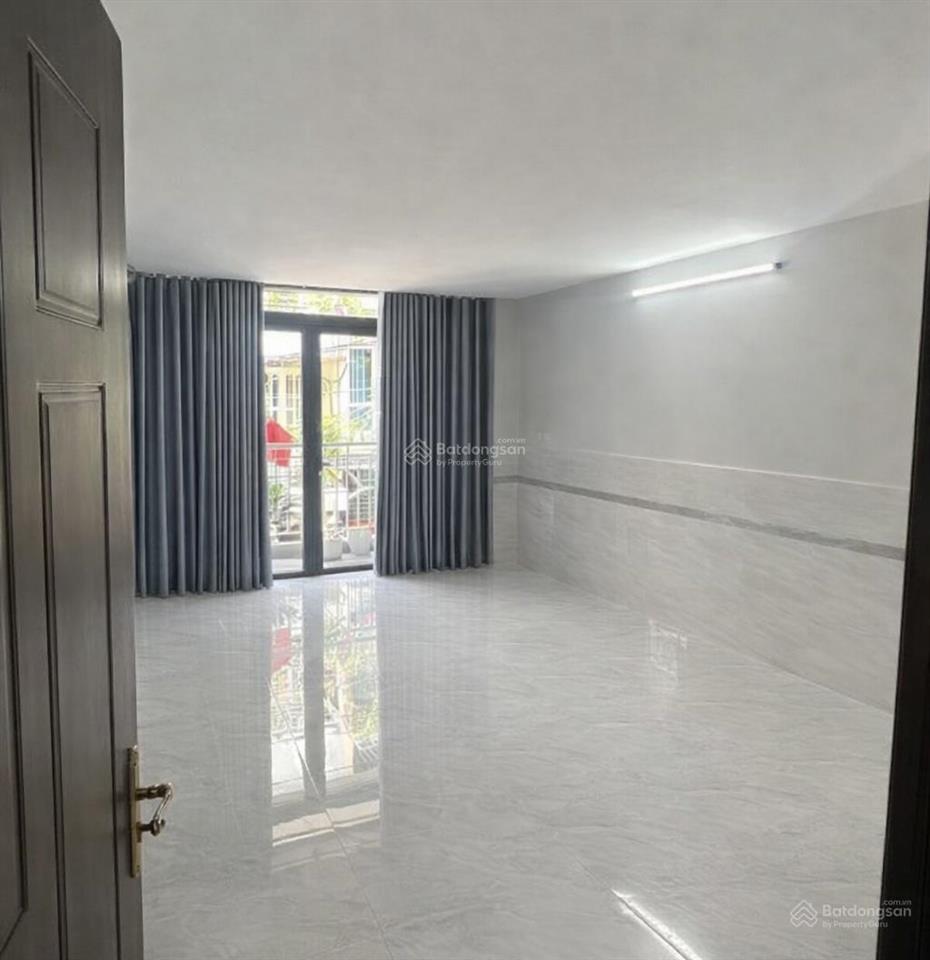 Nhà hiếm ở ngay  sát q1  hxh 7m huỳnh văn bánh  dt 80m2 (4x20m) chỉ 13.9 tỷ tl