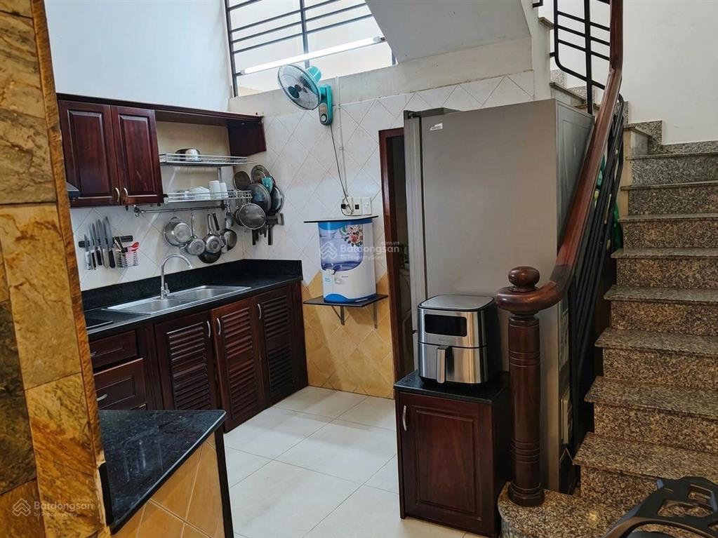 Hiếm nhất huỳnh văn bánh  phú nhuận  sát mặt tiền  4 tầng  dt 55m2(4x14) nhỉnh 9 tỷ