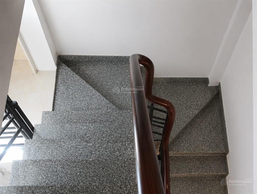 Hiếm nhất huỳnh văn bánh  phú nhuận  sát mặt tiền  4 tầng  dt 55m2(4x14) nhỉnh 9 tỷ