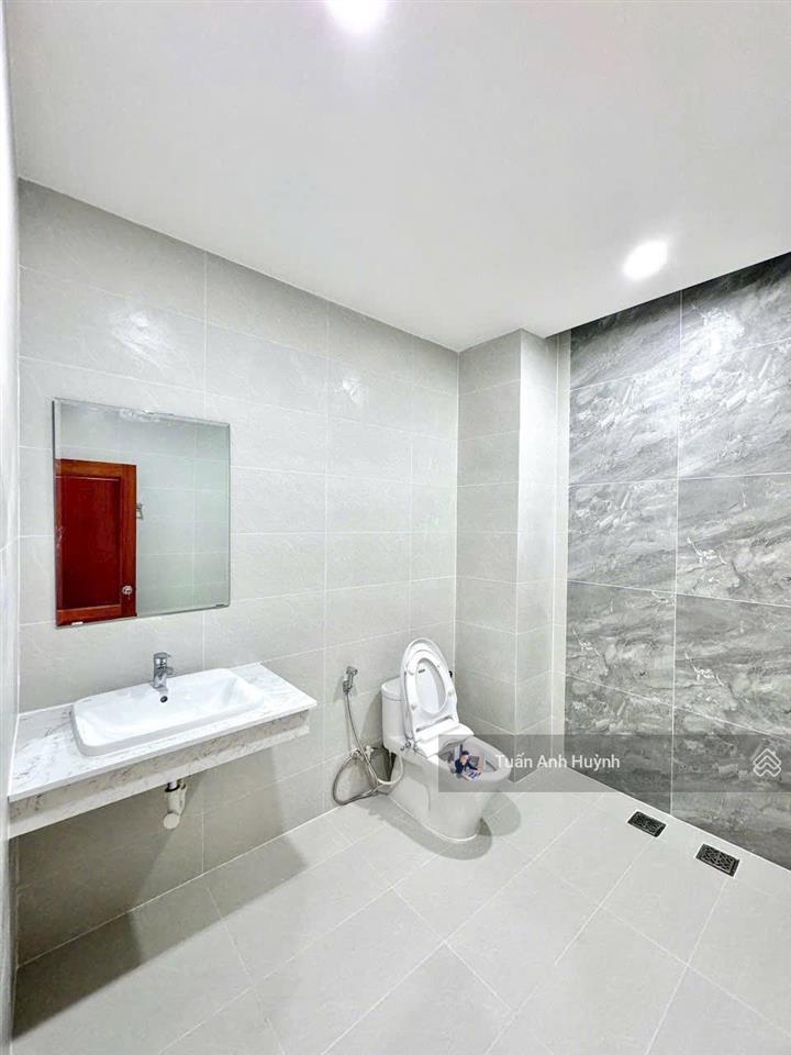 Bán căn nhà 1t2l khu dân cư d2d phường thống nhất thiết kế 3pn 4wc ô tô đậu trong nhà