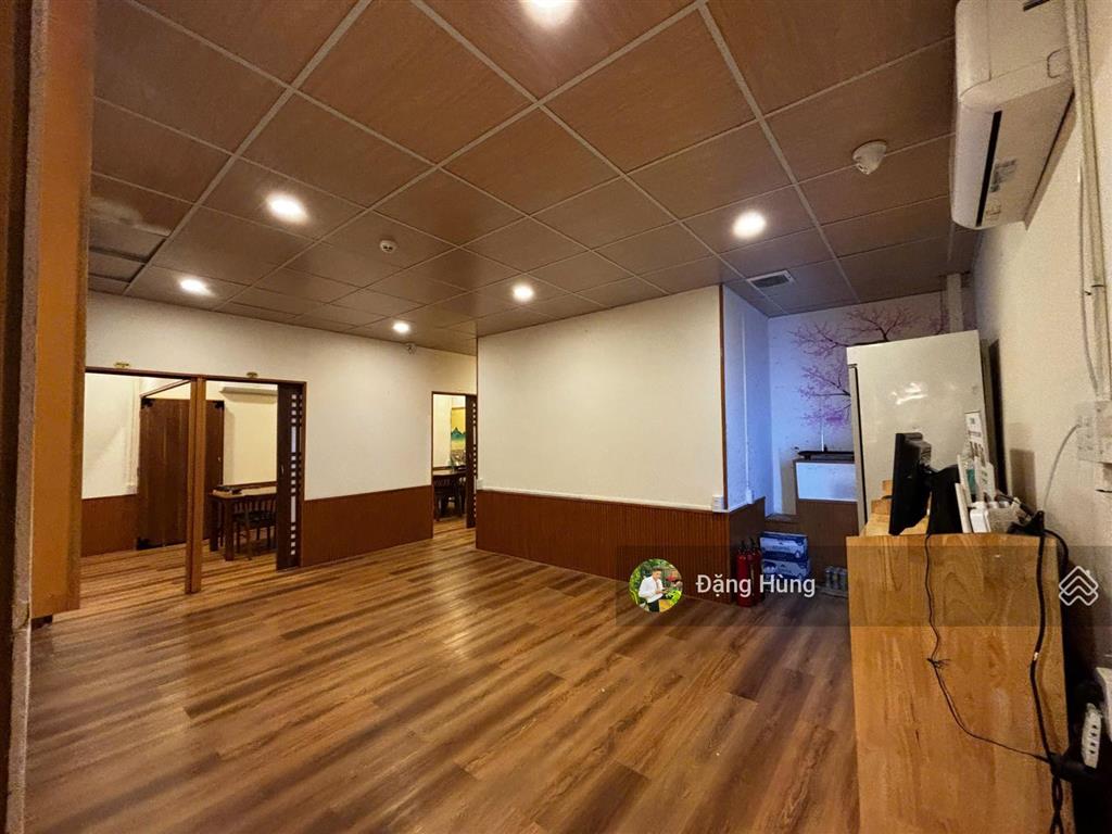 Sang nhượng mặt bằng thảo điền, quận 2 (hơn 300m2) 3 tầng  trục đường lớn. giá thuê 110tr/th