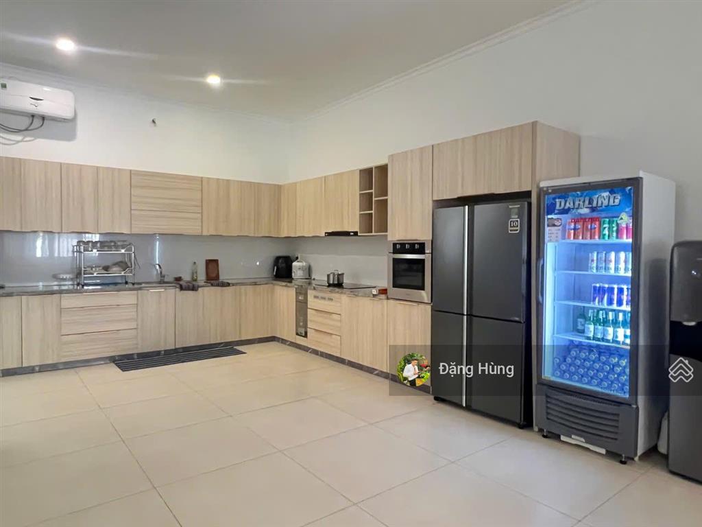 Cho thuê villa thảo điền, q2  hồ bơi, sân vườn 1 trệt 1 lầu, 6pn,6wc (450m2). giá 180tr/th