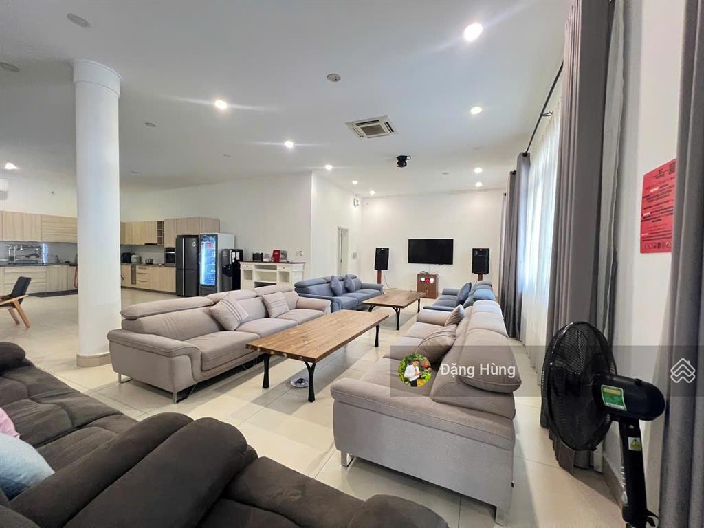 Cho thuê villa thảo điền, q2  hồ bơi, sân vườn 1 trệt 1 lầu, 6pn,6wc (450m2). giá 180tr/th