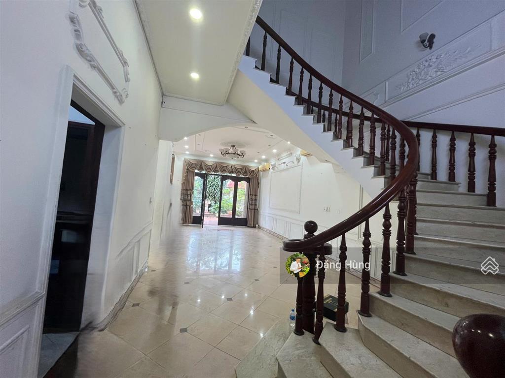 Biệt thự kinh doanh thảo điền, quận 2  rộng 500m2, 1 trệt 1 lầu, vị trí đẹp. giá 140tr/th