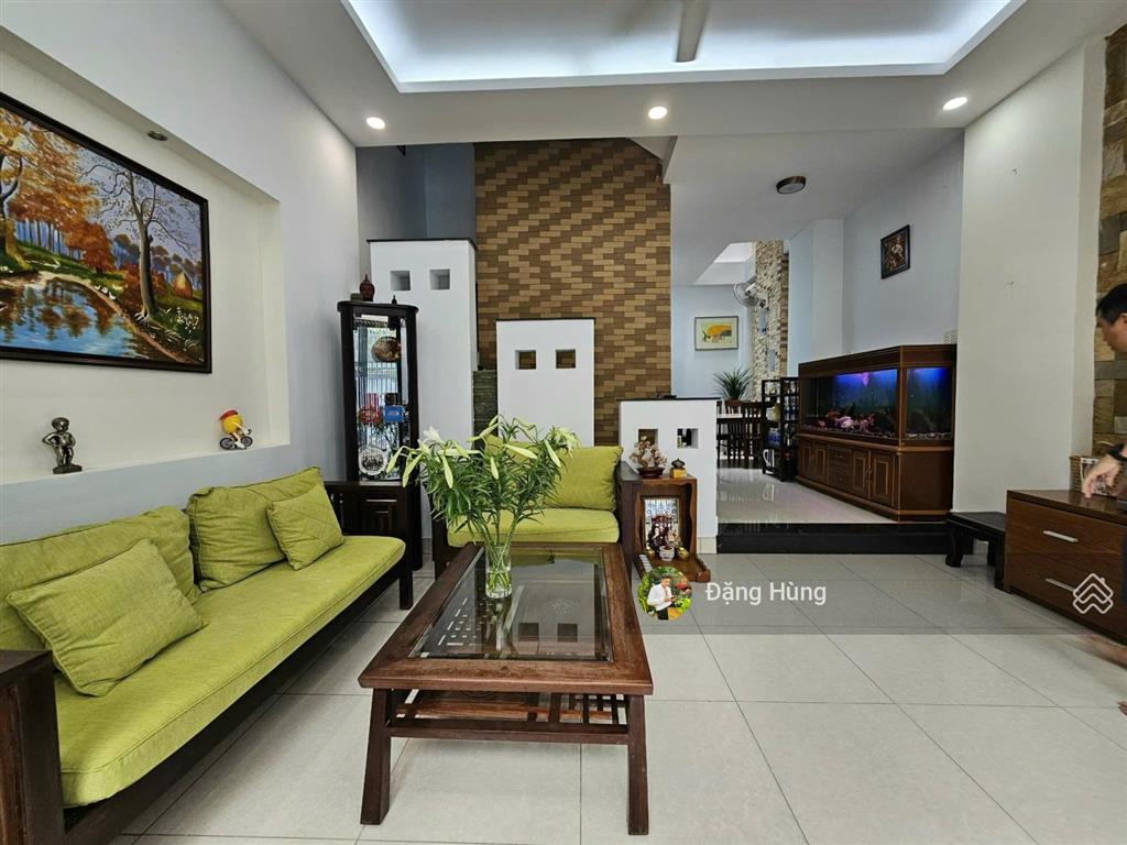 Cho thuê nhà nguyên căn 3 tầng khu làng báo chí (5x11m)  gần trường quốc tế. giá thuê 40tr/th