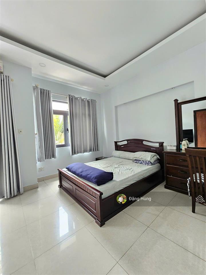 Cho thuê nhà nguyên căn 3 tầng khu làng báo chí (5x11m)  gần trường quốc tế. giá thuê 40tr/th