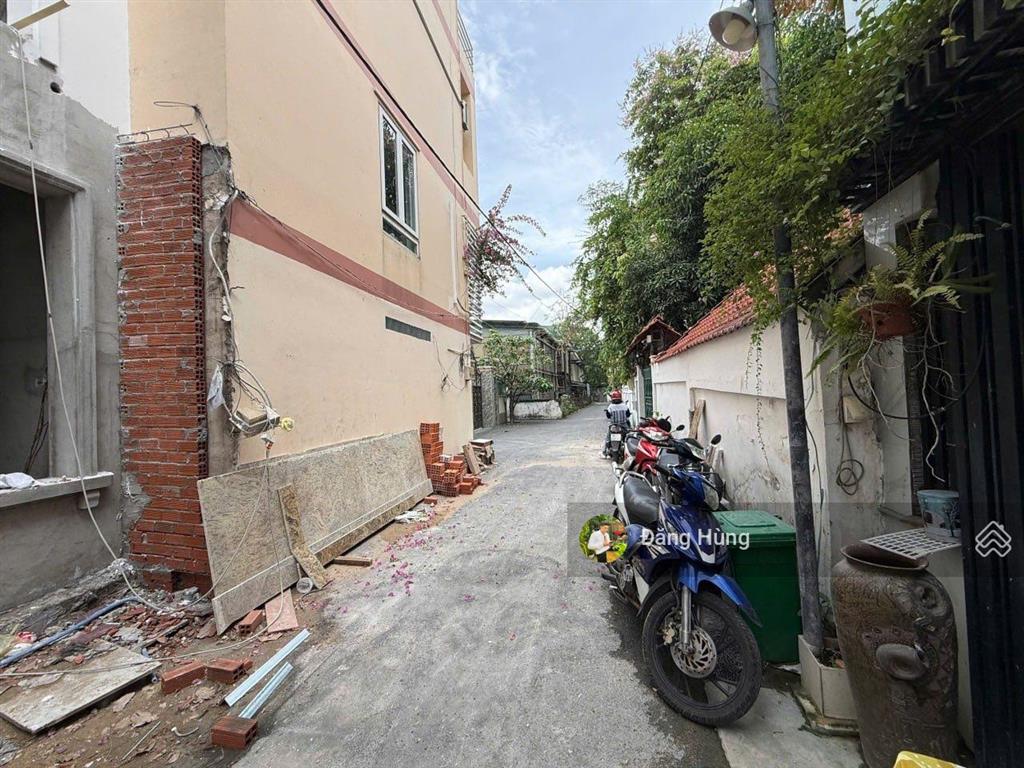 Cho thuê nhà phố xuân thủy, thảo điền, 1 trệt 3 lầu, sân thượng, vị trí đẹp. giá 70tr/th